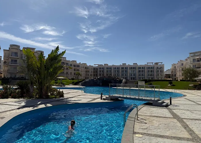 Sunny Penthouse Free Beach, Pools, And Privat Roof Apartman