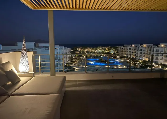 Apartman Sunny Penthouse Free Beach, Pools, And Privat Roof *