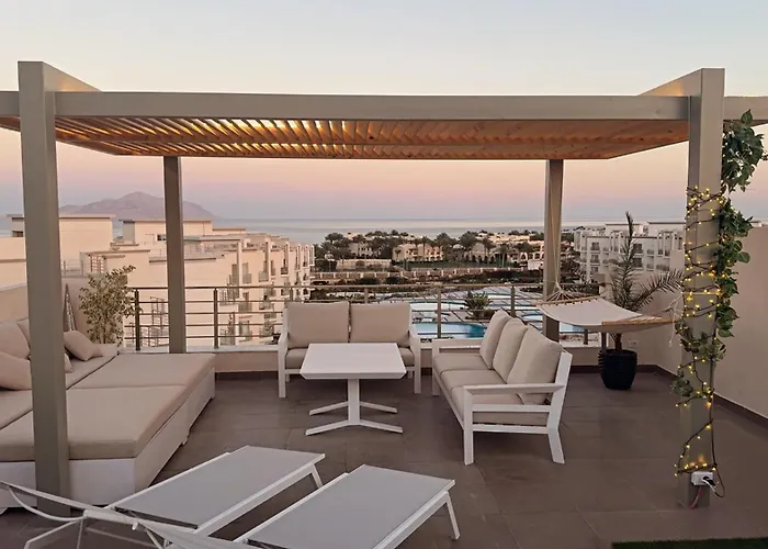 Sunny Penthouse Free Beach, Pools, And Privat Roof Appartement