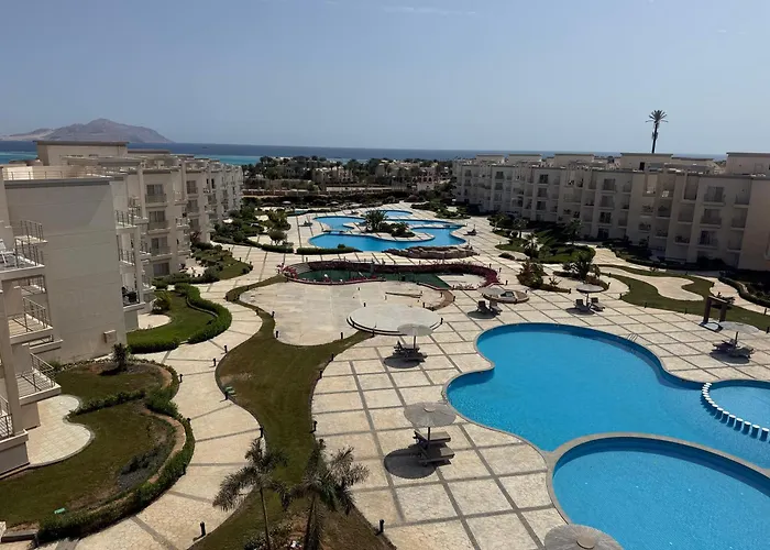 Sunny Penthouse Free Beach, Pools, And Privat Roof