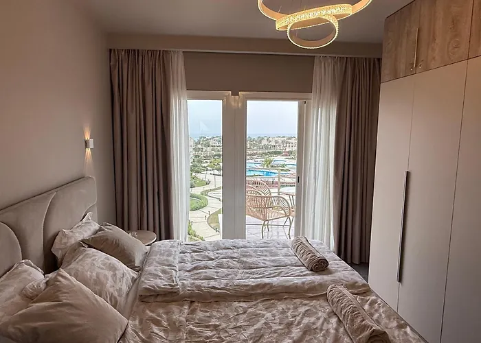Sunny Penthouse Free Beach, Pools, And Privat Roof